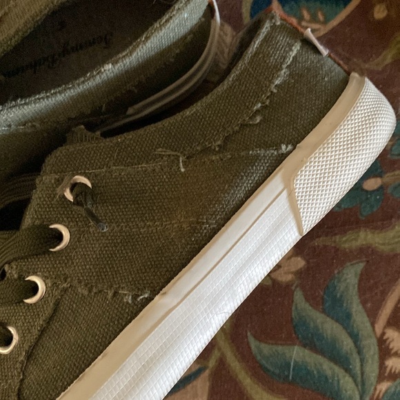 Tommy Bahama Distressed Sneakers - Picture 4 of 16